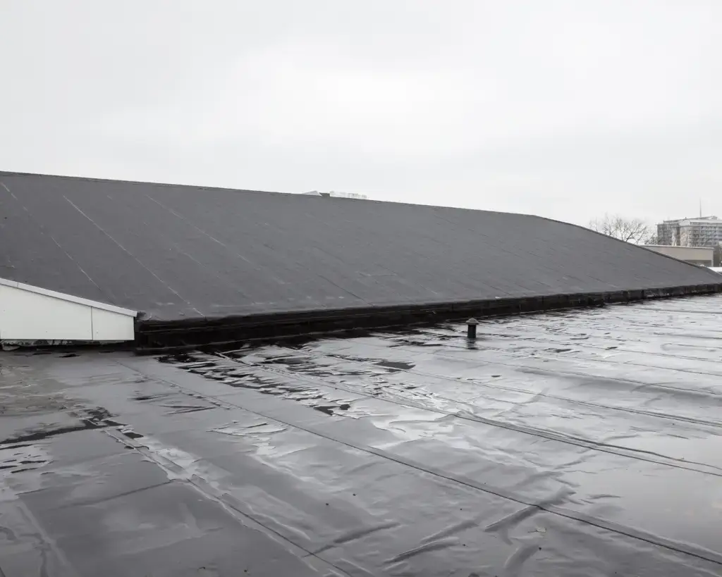 Détection et réparation de fuites de toiture